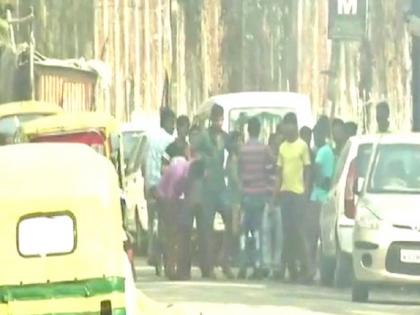 kolkata 2 student dead in accident, angry people set on fire in 4 bus | कोलकता: बस से कुचलकर 2 छात्रों की मौत, गुस्साई भीड़ ने 4 बस में लगाई आग
