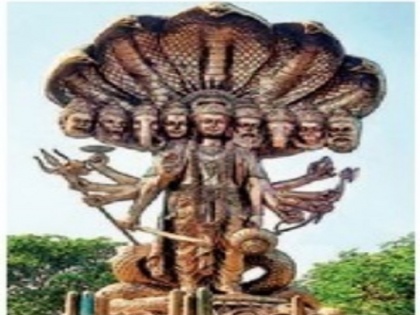 Kurukshetra Shri Krishna huge 35 ton statue installed, 80 artist made it in one year | कुरुक्षेत्र में 35 टन की श्रीकृष्ण की विराट प्रतिमा स्थापित, 80 कारीगरों ने एक साल में किया तैयार