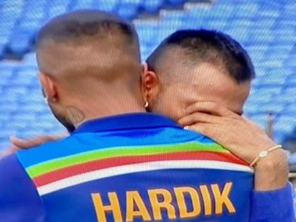 Krunal's eyes become moist in memory of his father after playing a record half-century in debut | IND vs ENG, 1st ODI: बर्थडे से एक दिन पहले खेली ताबड़तोड़ पारी, फिर पिता को याद कर भाई को गले लगाकर खूब रोए क्रुणाल पंड्या