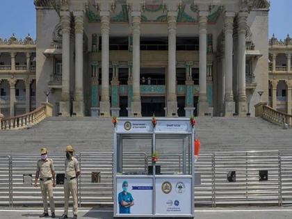 india first Omicron patient fled dubai with negative report from private lab 10 passengers returned from south africa also missing Karnataka government worried | भारत का पहला ओमीक्रॉन मरीज निजी लैब से नेगेटिव रिपोर्ट लेकर भागा विदेश, दक्षिण अफ्रीका से लौटे 10 यात्री भी लापता, चिंता में कर्नाटक सरकार india first Omicron patient fled dubai with negative report from private lab 10 passengers returned from south africa also missing Karnataka government worried | भारत का पहला ओमीक्रॉन मरीज निजी लैब से नेगेटिव रिपोर्ट लेकर भागा विदेश, दक्षिण अफ्रीका से लौटे 10 यात्री भी लापता, चिंता में कर्नाटक सरकार