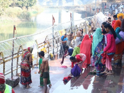 Devotees take a dip in Shipra on the occasion of Shanishchari and Mauni Amavasya | Mauni Amavasya 2023: शनिश्चरी एवं मौनी अमावस्या के संयोग में शिप्रा में श्रद्धालुओं ने लगाई डुबकी