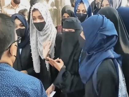 Karnataka hijab row Wearing hijab not essential religious practice of Islam Attorney General tells HC | कर्नाटक हिजाब विवाद: 'हिजाब पहनना इस्लाम की अनिवार्य धार्मिक प्रथा नहीं', सरकार ने सबरीमाला और ट्रिपल तलाक मामलों में SC के फैसलों की दिलाई याद
