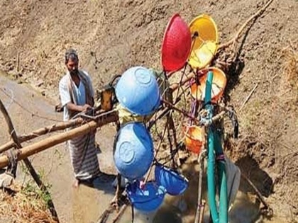Karnataka farmer designs unique water mill to generate electricity pic share by VVS Laxman | अपनी मेहनत और जज्बे से किसान ने खुद किया बिजली का उत्पादन, इस अनोखे तरीके को देख हर कोई हुआ मुरीद