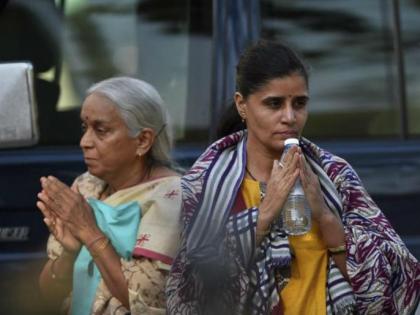 Kulbhushan Jadhav's mother Avanti foiled Pakistan's plan, here is how | परिजनों से मुलाकात कराने के पीछे थे पाक के ना'पाक इरादे, जाधव की बूढ़ी मां ने कर दिया नाकाम!