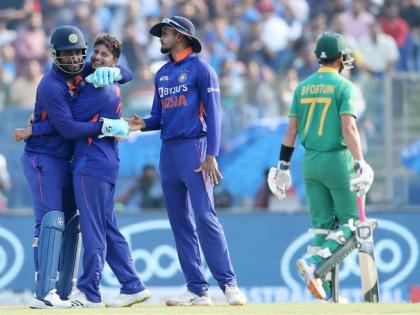 India vs South Africa, 3rd ODI 99 vs Ind Delhi 2022 Kuldeep Yadav 4-1 over 18 runs 4 wickets | कुलदीप यादव का 'चौका', दक्षिण अफ्रीका 99 रन पर ढेर, केवल 3 बल्लेबाज दोहरे अंक में पहुंचे
