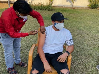 Kanpur administration orders probe as Kuldeep Yadav takes Covid vaccine at guest house | कोविड वैक्सीन लगने के बाद मुसीबत में फंसे कुलदीप यादव, जानें आखिर क्या है पूरा मामला