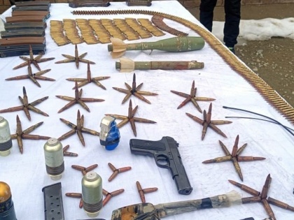 Kulgam Security forces bust Jaish-e-Mohammad module arrest of six persons recovery huge cache of arms and ammunition | कुलगाम में 6 आतंकी पकड़े, छह मैगजीन, चार ग्रेनेड, पिस्तौल सहित भारी मात्रा में हथियार और गोला-बारूद बरामद