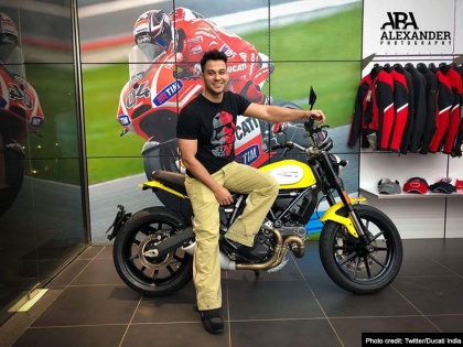 Actor Kunal Kemmu Gifts Himself A Brand New Ducati Scrambler | एक्टर कुणाल खेमू ने खरीदी Ducati Scrambler, जानें इस बाइक की खासियत