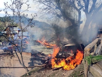 LoC: Three civilians killed, several houses and vehicles destroyed by Pakistani shelling in Kupwara | LoC: कुपवाड़ा में पाकिस्तानी गोलाबारी से तीन नागरिकों की मौत, कई घर और वाहन तबाह