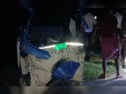 Kursi-Mahmudabad road Collision two cars and an e-rickshaw 5 people same family died going attend funeral of an acquaintance barabanki up | Kursi-Mahmudabad road: दो कार और ई-रिक्शा में टक्कर, एक ही परिवार के 5 की मौत और 3 घायल, परिचित के अंतिम संस्कार में होने जा रहे थे शामिल Kursi-Mahmudabad road Collision two cars and an e-rickshaw 5 people same family died going attend funeral of an acquaintance barabanki up | Kursi-Mahmudabad road: दो कार और ई-रिक्शा में टक्कर, एक ही परिवार के 5 की मौत और 3 घायल, परिचित के अंतिम संस्कार में होने जा रहे थे शामिल
