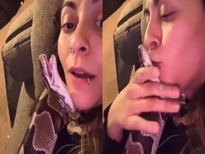 viral video this girl who loves snakes says while kissing i love you | सांप को प्यार करते हुए लड़की ने किया प्यार का इजहार, कहा- आई लव यू