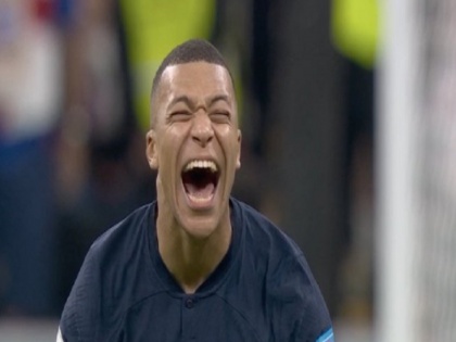 Fifa World Cup watch Kylian Mbappe laughter after Harry Kane misses penalty for England | फीफा वर्ल्ड कप: हैरी केन पेनल्टी पर चूके तो फ्रांस के काइलिन एमबापे ने इस अंदाज में मनाया जोरदार जश्न, वीडियो वायरल