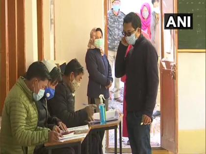 Ladakhis who lost statehood are going to vote after 4 years Ladakh Development Council Elections | लद्दाख विकास परिषद चुनाव: राज्य का दर्जा खोने वाले लद्दाखी 4 साल बाद देने जा रहे हैं वोट, सभी पार्टियां कर रही हैं जोर शोर से चुनाव-प्रचार