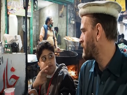 YouTuber Karl Rock asks Pakistani Boy About India see his response | यूट्यूबर ने भारत के बारे में पूछा पाकिस्तान के 11 साल के बच्चे से सवाल, फिर क्या आया जवाब, देखिए