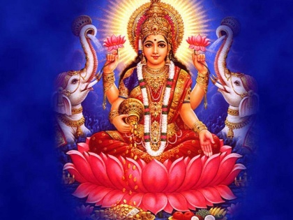 maa lakshmi worship with this method on friday evening make you rich | शुक्रवार शाम को इस विधि से करें मां लक्ष्मी की पूजा, मिट जाएगी पैसों की समस्या