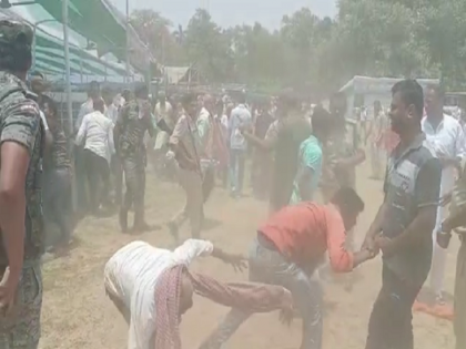 Bihar: Activists lathi-charged at JDU's national president's mutton party | बिहार: जदयू के राष्ट्रीय अध्यक्ष के मटन पार्टी में कार्यकर्ताओं ने खाई लाठियां