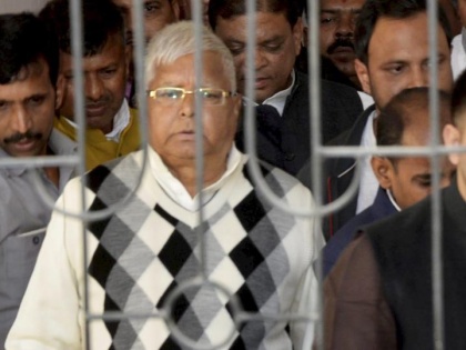Lok Sabha Elections 2019: Lalu Yadav remains behind bars, center point in Bihar politics | लोकसभा चुनाव 2019: सलाखों के पीछे रहते हुए भी लालू यादव बने हैं बिहार की राजनीति में केंद्र बिंदु
