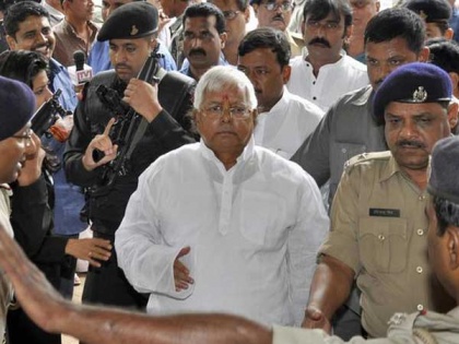 Fodder scam: Lalu Yadav gets bail from Jharkhand High Court in Doranda Treasury case | चारा घोटाला: लालू यादव को झारखंड हाईकोर्ट से डोरंडा कोषागार मामले में मिली जमानत, जेल से बाहर आने का रास्ता हुआ साफ