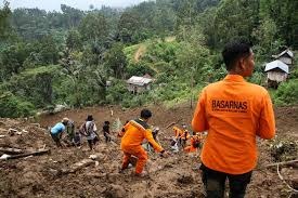 Landslide 18 people died Indonesia and 15 in Congo due to landslides relief work intensified, know | Landslide: इंडोनेशिया में 18 और कांगो में भूस्खलन से 15 लोगों की मौत, राहत कार्य तेज, अभियान में जुटे अधिकारी घबराये