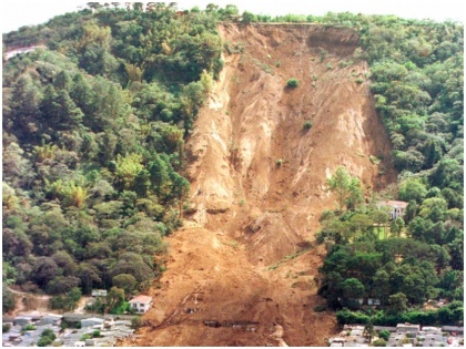 20 dead, four missing in California landslide | कैलिफोर्निया में जमीन धंसने से 20 लोगों की मौत, चार लापता