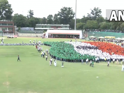 Har Ghar Tiranga Guinness World Record largest human image waving national flag achieved Chandigarh University and NID Foundation Abu Dhabi see video | Har Ghar Tiranga: चंडीगढ़ ने अबू धाबी का रिकॉर्ड तोड़ा, नया गिनीज वर्ल्ड रिकॉर्ड बनाया, लहराते राष्ट्रध्वज की सबसे बड़ी मानवीय श्रृंखला, देखें वीडियो