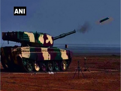 DRDO successfully testfired its ATGM from MBT Arjun Tank at Ahmednagar | DRDO ने एमबीटी अर्जुन टैंक से लेजर गाइडेड एंटी टैंक मिसाइल का किया सफल परीक्षण, रक्षामंत्री ने कहा- भारत को आप पर गर्व