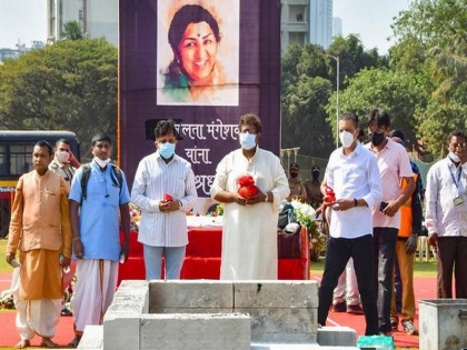 Lata Mangeshkar's family said, there is no memorial built in the name of Lata in Shivaji Park, Congress supported | लता मंगेशकर के परिवार ने कहा, शिवाजी पार्क में लता जी के नाम पर न बने कोई स्मारक नहीं, कांग्रेस ने किया समर्थन किया