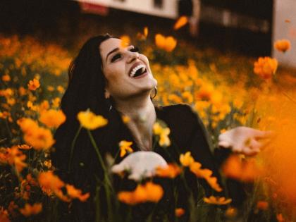 samudra shastra: Know your nature according to smile | ठहाके लगाकर हंसने वाले होते हैं 'अहंकारी', जानें हंसने के तरीके से व्यक्ति का स्वभाव