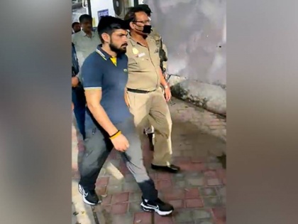 Gangster Lawrence Bishnoi brought to Delhi by Gujarat Police will be shifted to Tihar Jail | गैंगस्टर लॉरेंस बिश्नोई को दिल्ली लाई गुजरात पुलिस, तिहाड़ जेल में किया जाएगा शिफ्ट