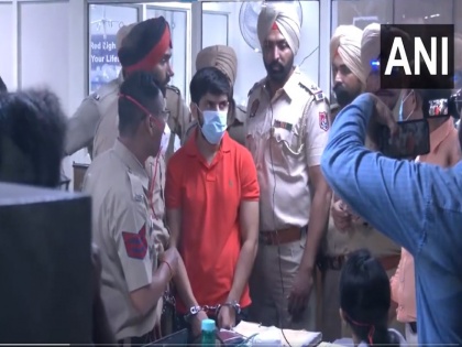 Moose Wala Murder Case Gangster Lawrence Bishnoi brought to Delhi's RML hospital for medical examination by Punjab Police | मूसेवाला हत्याकांड: पंजाब पुलिस ने गिरफ्तारी के बाद लॉरेंस बिश्नोई की कराई मेडिकल जांच, बुधवार को मानसा कोर्ट में करेगी पेश