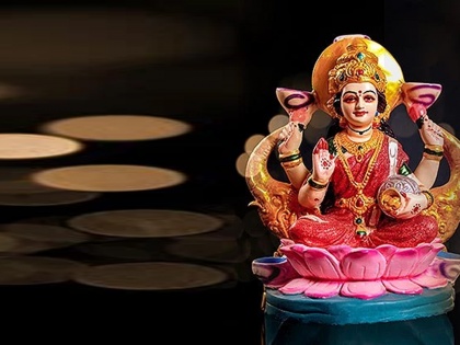 kniw these measures to make goddess lakshmi happy on friday | शुक्रवार को मां लक्ष्मी भक्तों पर रहती हैं मेहरबान, इन उपायों से बन सकते हैं धनवान