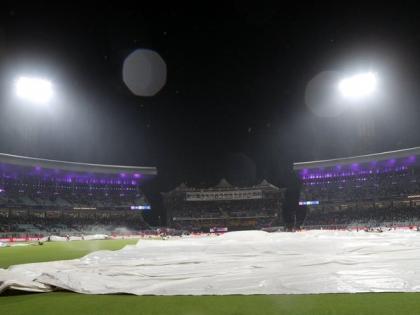 KKR vs PBKS IPL 2025 live Play stopped due to rain Kolkata Knight Riders need 195 runs see pics | KKR vs PBKS IPL 2025: कोलकाता में आंधी और तूफान, कवर्स फटे, देखें तस्वीरें
