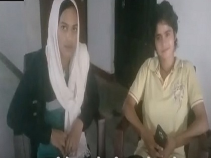 UP lesbian couple in Mathura two girls want marriage shocking | लड़कियों ने थाने पहुँचकर कहा- सुरक्षा दीजिए, तीन साल से करते हैं प्यार, अब करेंगे शादी