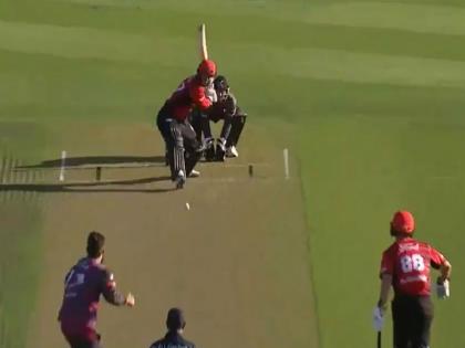 Leo Carter hits 6 Sixes in an Over in New Zealand's Super Smash T20 match | किवी बल्लेबाज का धमाका, एक ओवर में 6 छक्के जड़ते हुए दोहराया युवराज का कारनामा, ठोक डाले 29 गेंदों में 70 रन