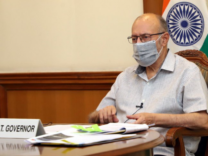 Corona Cases in Delhi LG Anil Baijal meeting DDMA wearing masks mandatory Schools will not be closed big things | Corona Cases in Delhi: दिल्ली में स्कूल नहीं होंगे बंद, अधिकारी ने कहा-कोविड नियमों का कड़ाई से पालन हो, जानें बड़ी बातें