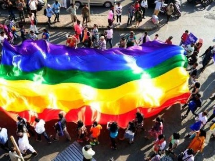 LGBT Community symbols meaning pink triangle and rainbow flag | समलैंगिक समुदाय ने क्यों अपनाया 'पिंक ट्राएंगल' और 'रेनबो फ्लैग', क्या हैं इसके मायने?