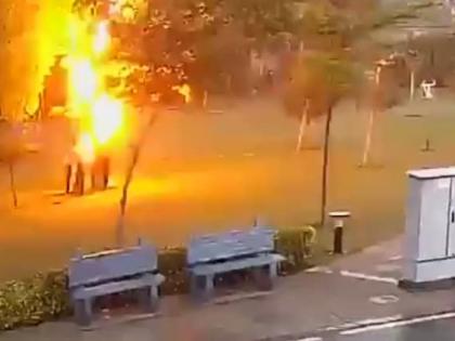 Kushinagar son's wedding building room bahu lost balance died contact high-tension wire Two others rescue seriously burnt | पुत्र की शादी की तैयारी, बहू के लिए बनवा रहे थे कमरा, संतुलन बिगड़ा और हाई-टेंशन तार की चपेट में आने से मौत, बचाने गए 2 और गंभीर रूप से झुलसे