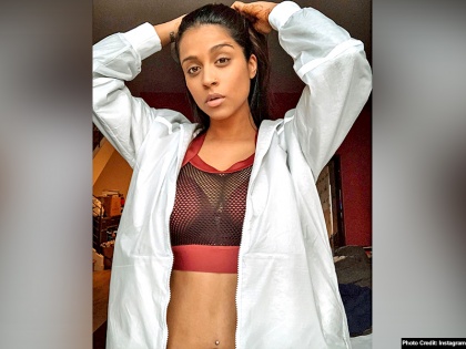 Comedian Lilly Singh gets diagnosed with ovarian cysts Jacqueline Fernandez commented on her post | ओवेरियन सिस्ट के कारण इमरजेंसी रूम में भर्ती हुईं लिली सिंह, कॉमेडियन की पोस्ट पर जैकलीन फर्नांडीज ने किया कमेंट