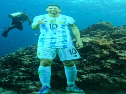 Fifa world cup Lionel Messi fan placed his cutout in deep 100 feet in Arabian Sea | लियोनेल मेसी का भारत में 'जबरा फैन'! स्टार खिलाड़ी का कटआउट अरब सागर में 100 फीट की गहराई में लगाया, देखें दिलचस्प वीडियो