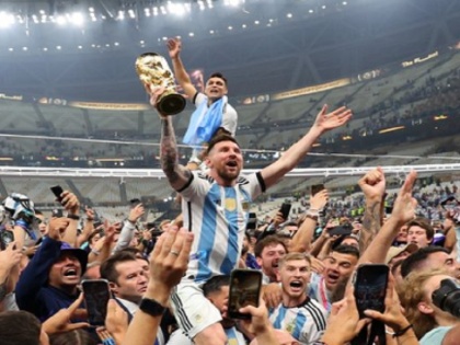 Lionel Messi announced after winning the World Cup – will continue to play for Argentina | वर्ल्ड कप जीतने के बाद लियोनेल मेसी का ऐलान- अभी नहीं लेंगे संन्यास, अर्जेंटीना के लिए खेलते रहेंगे