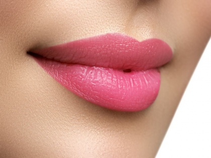 make your lipstick last long with these tips | होंठों को लंबे समय तक रखना है खूबसूरत तो इन 5 तरीकों से लगाएं लिपस्टिक