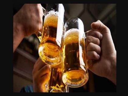 Despite the prohibition of liquor law in Bihar, people are enjoying liquor. | बिहार में लागू शराबबंदी कानून के बावजूद रसूखदार उठा रहे हैं शराब का लुत्फ