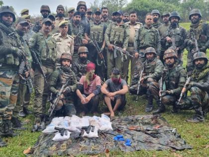 Jammu Kashmir: three terrorists carrying arms, ammunition and drugs from across LoC caught alive, one injured | जम्मू-कश्मीर: एलओसी पार से हथियार, गोला बारूद और मादक पदार्थ लेकर आ रहे तीन घुसपैठी पकड़े गए, एक जख्मी Jammu Kashmir: three terrorists carrying arms, ammunition and drugs from across LoC caught alive, one injured | जम्मू-कश्मीर: एलओसी पार से हथियार, गोला बारूद और मादक पदार्थ लेकर आ रहे तीन घुसपैठी पकड़े गए, एक जख्मी