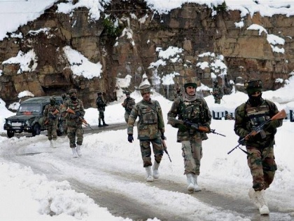 Despite warnings of avalanches on LoC, the army is not ready to withdraw its soldiers | एलओसी पर हिमस्खलन की चेतावनियों के बावजूद सेना अपने जवान हटने को राजी नहीं