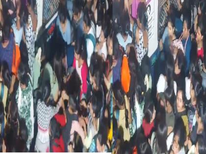 Watch After rain and storm in Mumbai there was a stampede at the Thane Station women fought among themselves to board the ladies compartment video of the scuffle went viral | Watch: मुंबई में बारिश-तूफान के बाद रेलवे स्टेशन पर मची भगदड़, महिला डब्बे में चढ़ने के लिए आपस में भिड़ी महिलाएं, धक्का-मुक्की का वीडियो वायरल