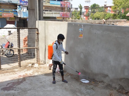 UP Ki Taja Khabar 'Garuda' drone infection-prone areas of Varanasi free of infection, sanitation work started in many areas | UP Ki Taja Khabar: वाराणासी के चिह्नित अत्याधिक संक्रमित क्षेत्रों को ‘गरुड़’ कर रहा संक्रमण मुक्त, सेनेटाइजेशन का कार्य शुरू