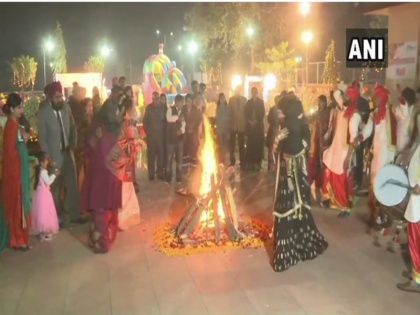 lohri celebrated in punjab and haryana 2019 | पंजाब-हरियाणा सहित देशभर में हर्षोल्लास के साथ मनाई गई लोहड़ी, जानिए क्या है इतिहास?