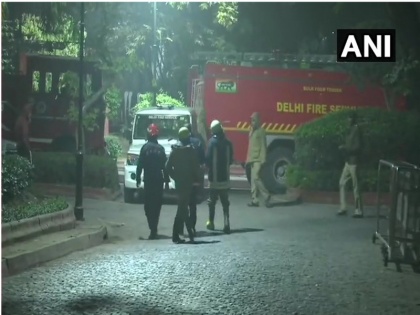 Delhi: Fire has been reported at Prime Minister's residence at 7, Lok Kalyan Marg around 7:25 pm today | PM आवास में लगी आग पर पाया गया काबू, पीएमओ ने ट्वीट कर कहा- शॉर्ट सर्किट की वजह से लगी आग