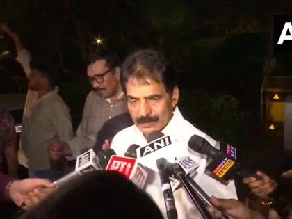 Meeting 50 leaders 25 constituent parties opposition 'India' alliance discussion Vice President election SIR 50 percent 'tariff' talks Rahul Gandhi's residence see video | विपक्षी 'इंडिया' गठबंधन के 25 घटक दलों के 50 नेताओं की बैठक, उप राष्ट्रपति चुनाव, एसआईआर और 50 प्रतिशत ‘टैरिफ’ पर चर्चा, राहुल गांधी के आवास पर बातचीत, वीडियो