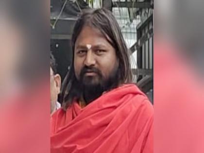 Saint arrested in Karnataka for kidnapping and raping 17-year-old girl | कर्नाटक में 17 वर्षीय लड़की का अपहरण कर बलात्कार करने के आरोप में संत गिरफ्तार Saint arrested in Karnataka for kidnapping and raping 17-year-old girl | कर्नाटक में 17 वर्षीय लड़की का अपहरण कर बलात्कार करने के आरोप में संत गिरफ्तार